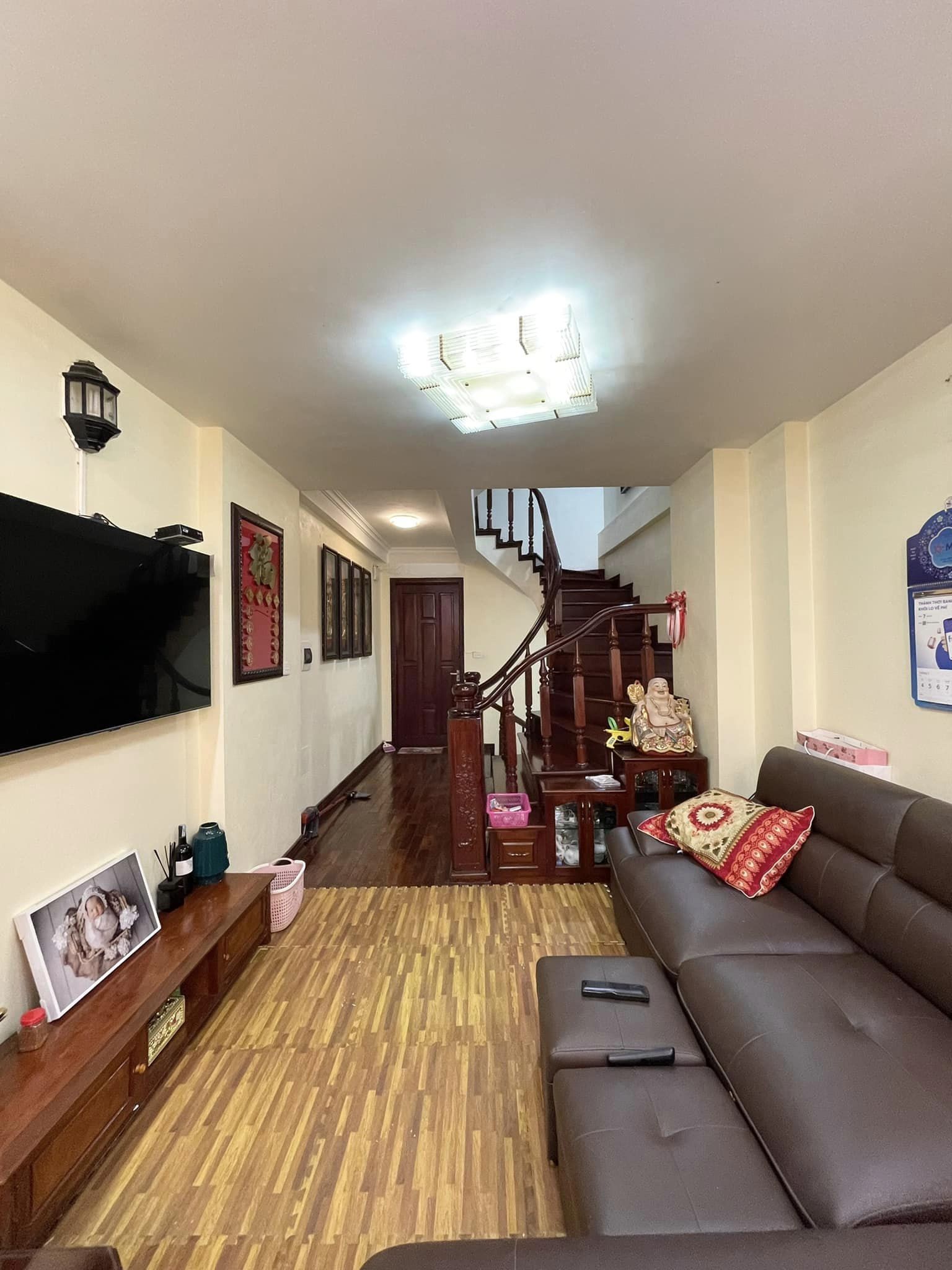 Gara Kinh doanh Mặt phố Nguyễn văn Cừ 35m2/4T chỉ 7.9 tỷ