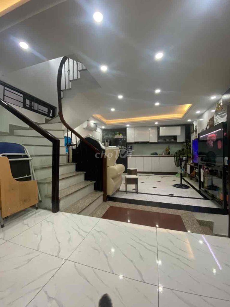 Chính Chủ Bán Nhà mới xây 1 năm ở ngõ 211 Khương Trung, sát đường lớn