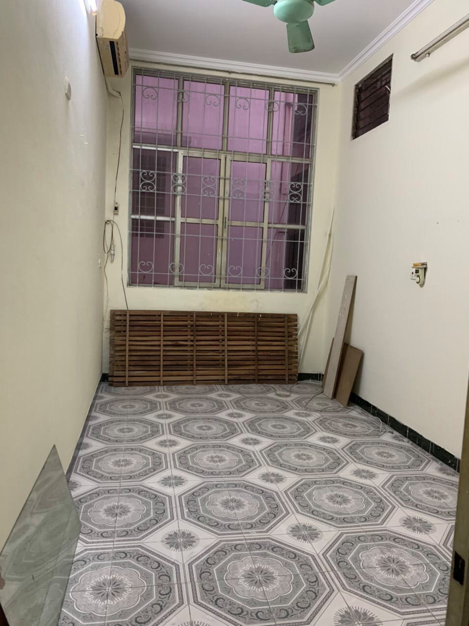 Chính chủ cho thuê nhà riêng Ngõ 135 Phố Đội Cấn, Ngọc Hà, Ba Đình. Dt 55m2x3T, Mt 4m. Chỉ 8.5 tr/th.