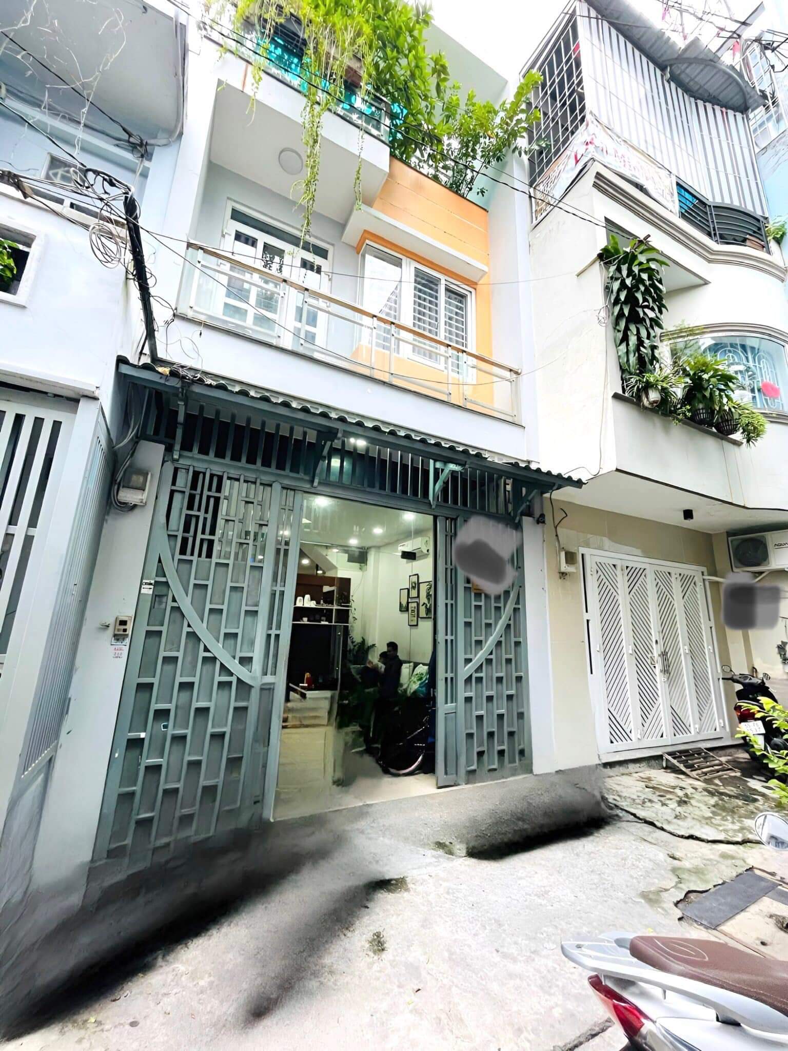 Nhà đẹp 2 lầu, 3 phòng ngủ ngay ngã 3 Tân Hương và Độc lập. Giá 6.5 tỷ TL