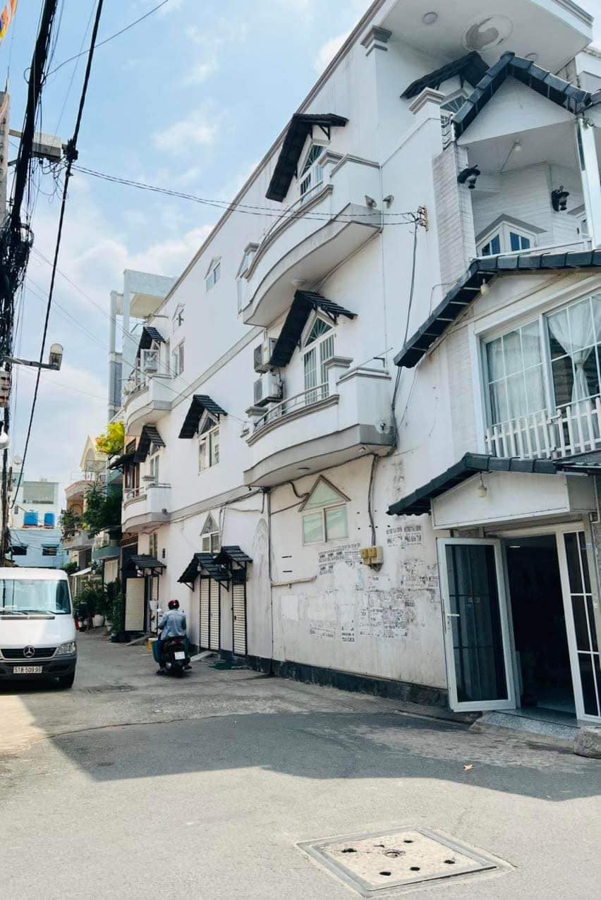 Ngộp Bank Cần Bán Gấp Nhà Căn Góc Trường Chinh Hẻm 10m Giá 10.8 Tỷ TL.