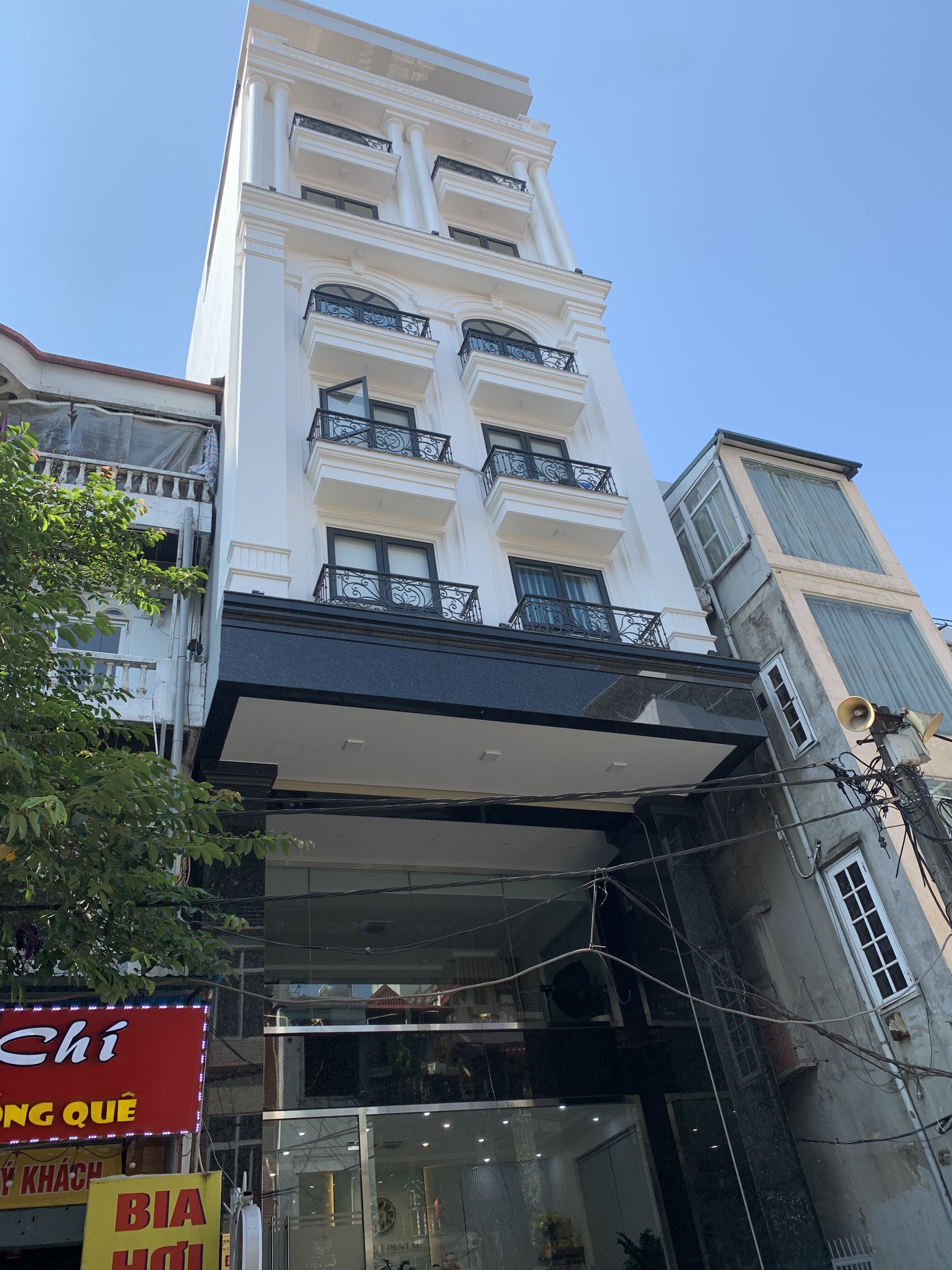 Văn phòng + Apartment ngõ 42 Trung Hòa 160m2 10 tầng mt 10m giá rao bán 47 tỷ, ô tô tránh