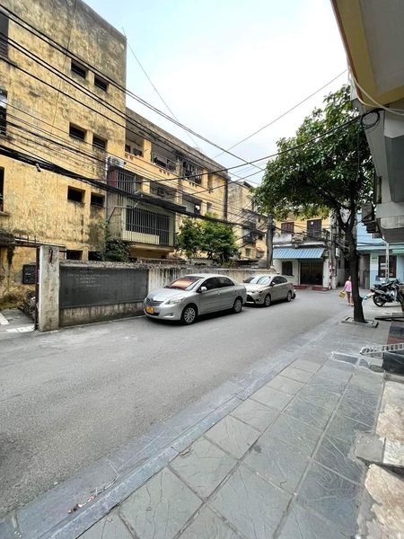 Bán Nhà Tại Trung Tâm Cầu Giấy - Vị Trí Đẹp - DT 40m2 x 6 tầng x mặt tiền 4.2m - Giá Nhỉnh 5 Tỷ