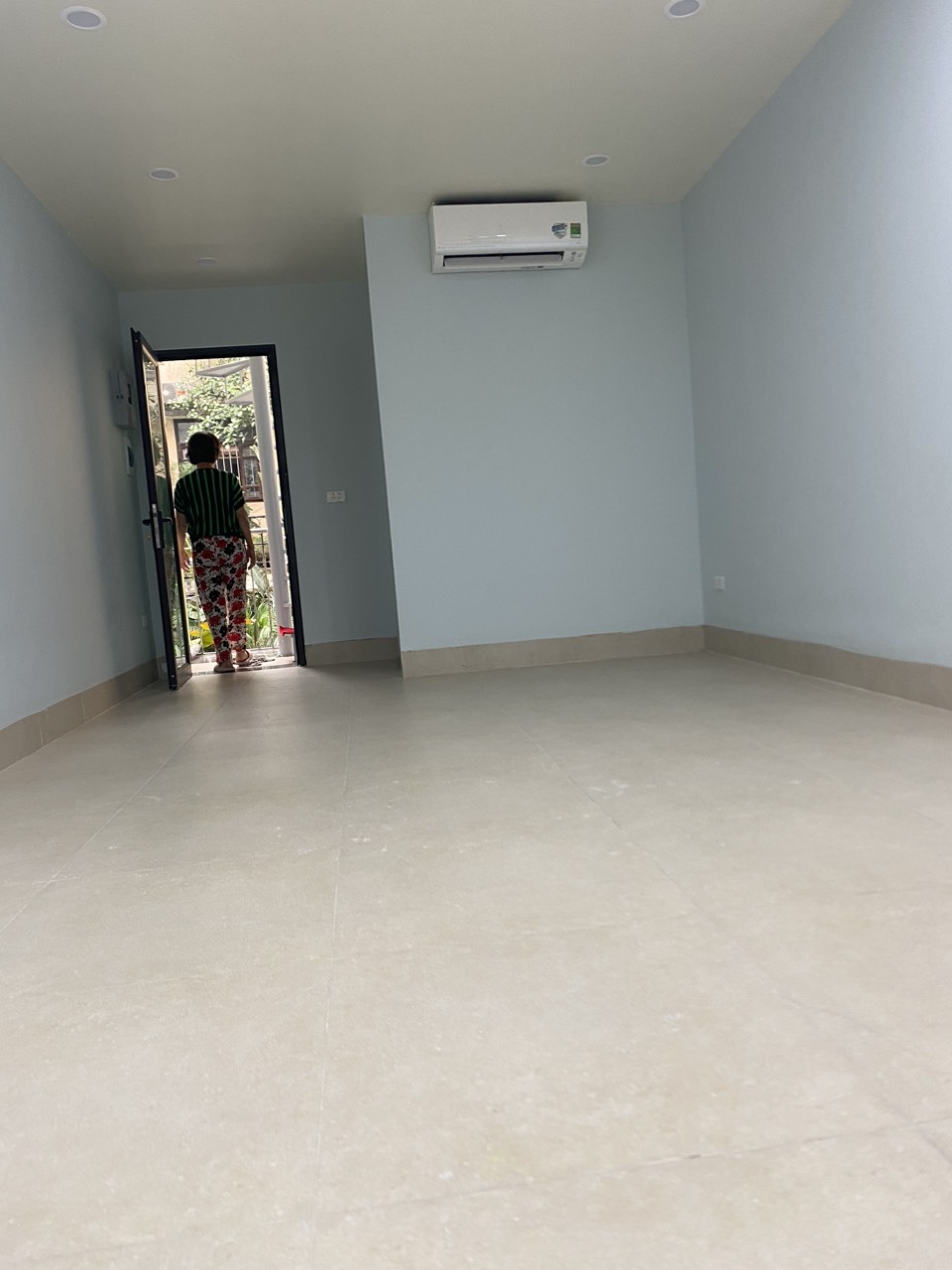 Chính chủ cho thuê cửa hàng mặt Phố Hoàng Hoa Thám. Kinh doanh bất chấp. Chỉ 15tr/th