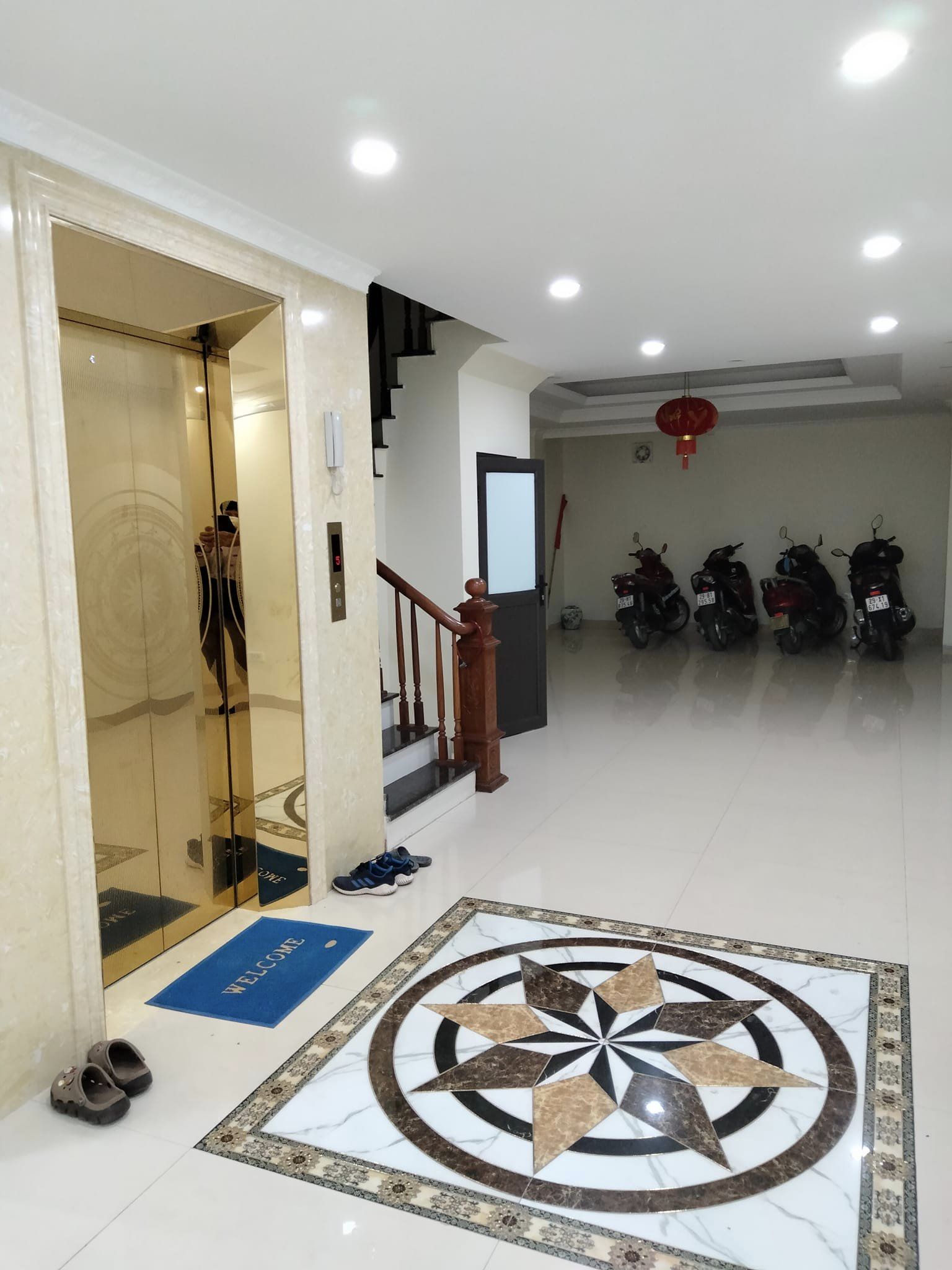 Bán nhà mới hiện đại đường ô tô tránh ngõ 196 Phú Diễn, Từ Liêm. DT 80m x 6 tầng, mt 5m. Giá 16 tỷ