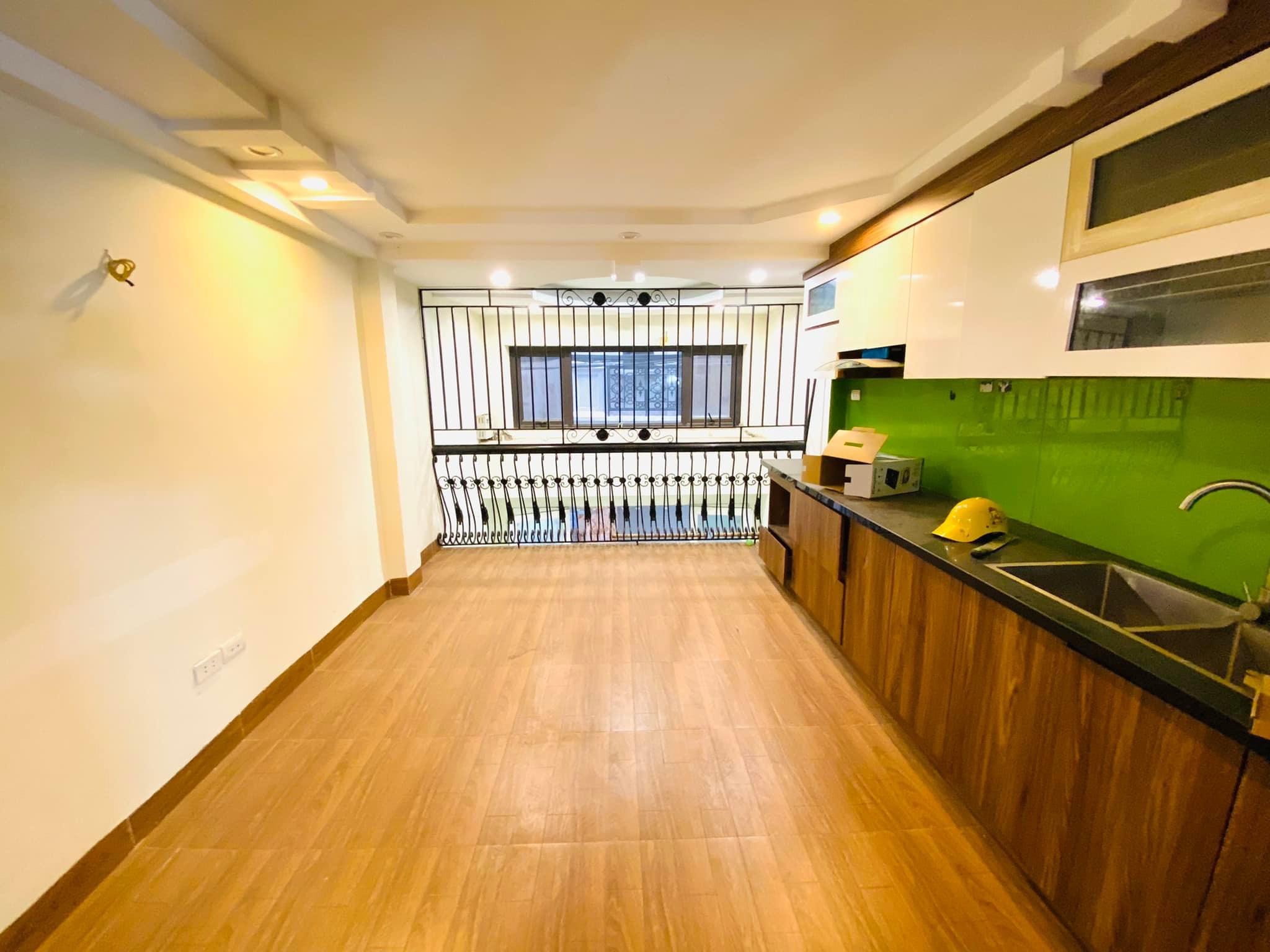 Nhà đẹp phố Dương Quảng Hàm, Cầu Giấy ngõ thông oto đỗ kinh doanh bất chấp 7.5 tỷ