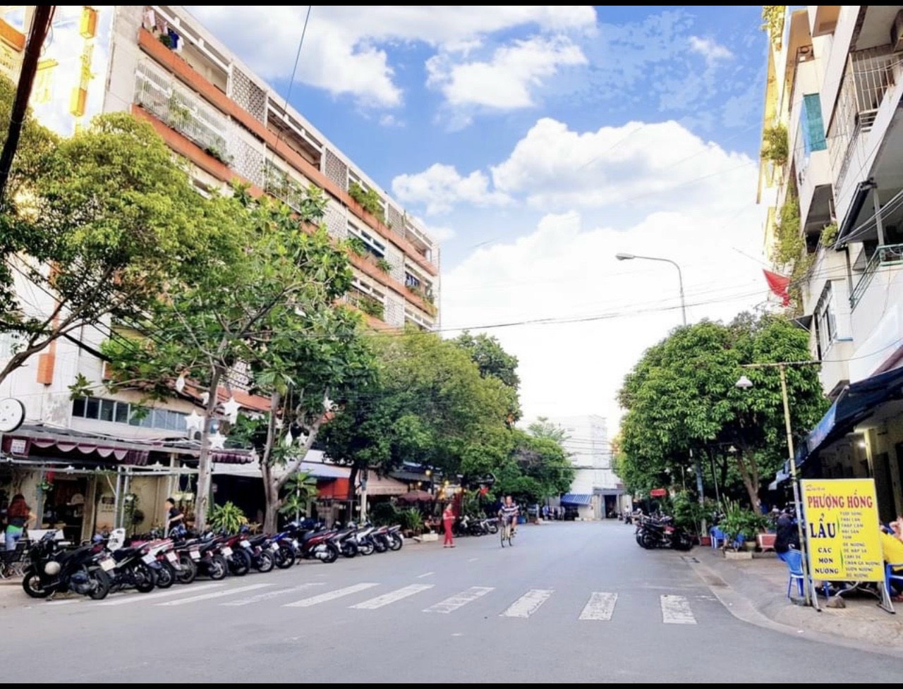 Đường 20m quận Tân Phú, 5x18, vuông. Giá 9.5 tỷ thương lượng