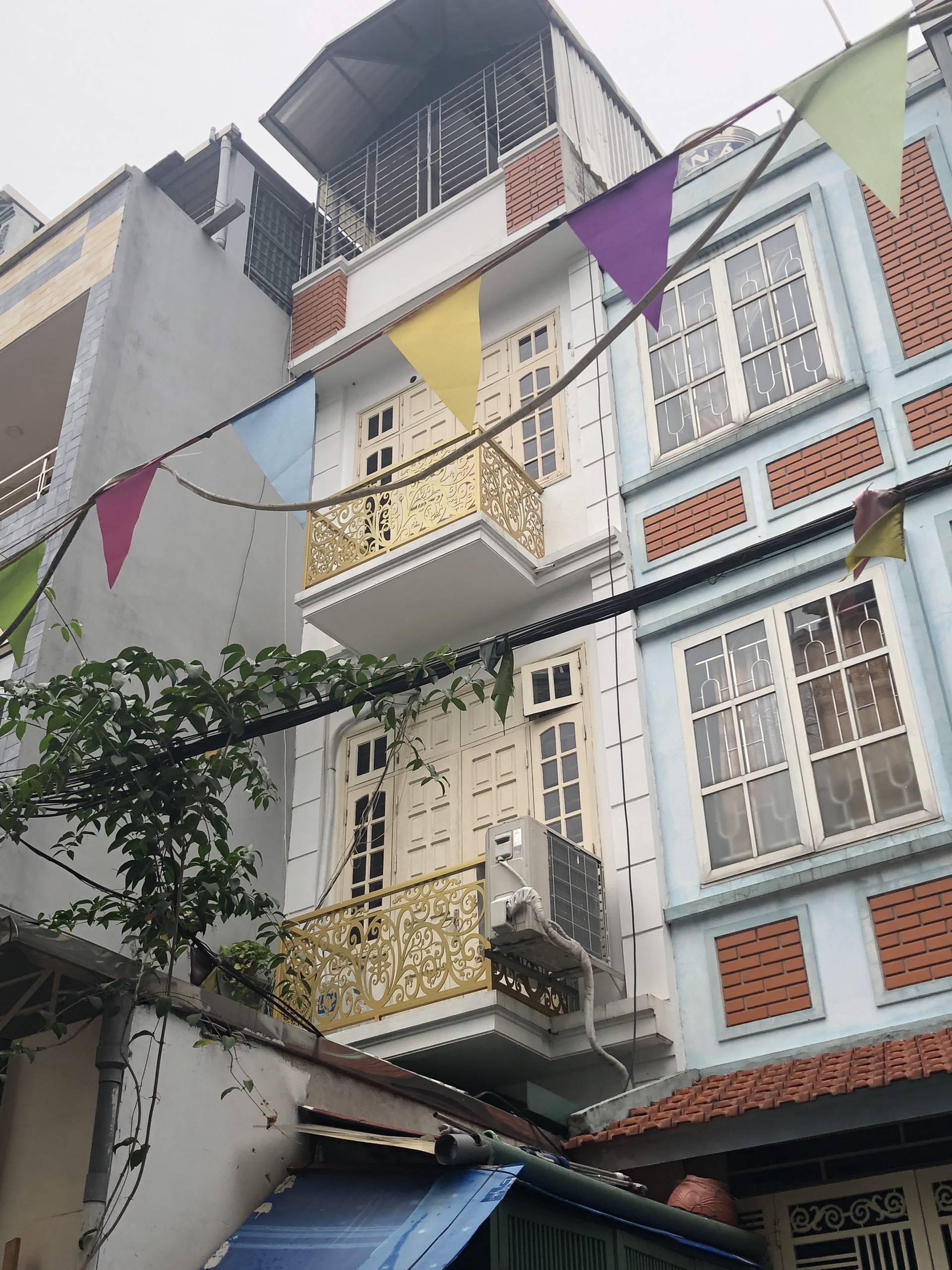 NGÕ 53 ĐỨC GIANG, mua nhà tặng nội thất, giá hợp lý, chỉ việc về ở.