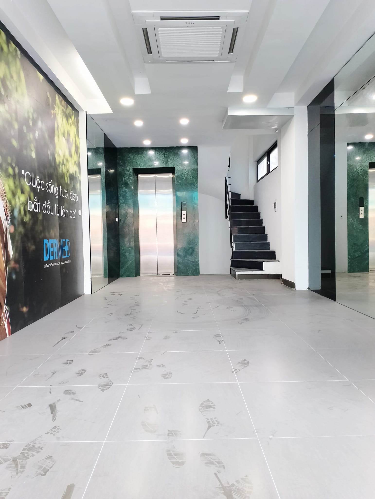 LÔ GÓC MẶT PHỐ KIM MÃ - 7 TẦNG THANG MÁY - VỈA HÈ RỘNG - KINH DOANH