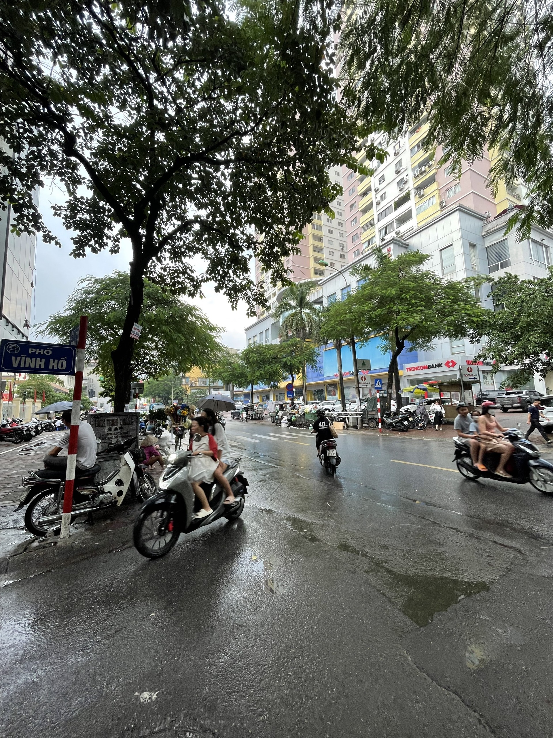 Bán nhà Thái Thịnh 6.1 tỷ 40M 6T thang máy lô góc thoáng sáng, ở sướng