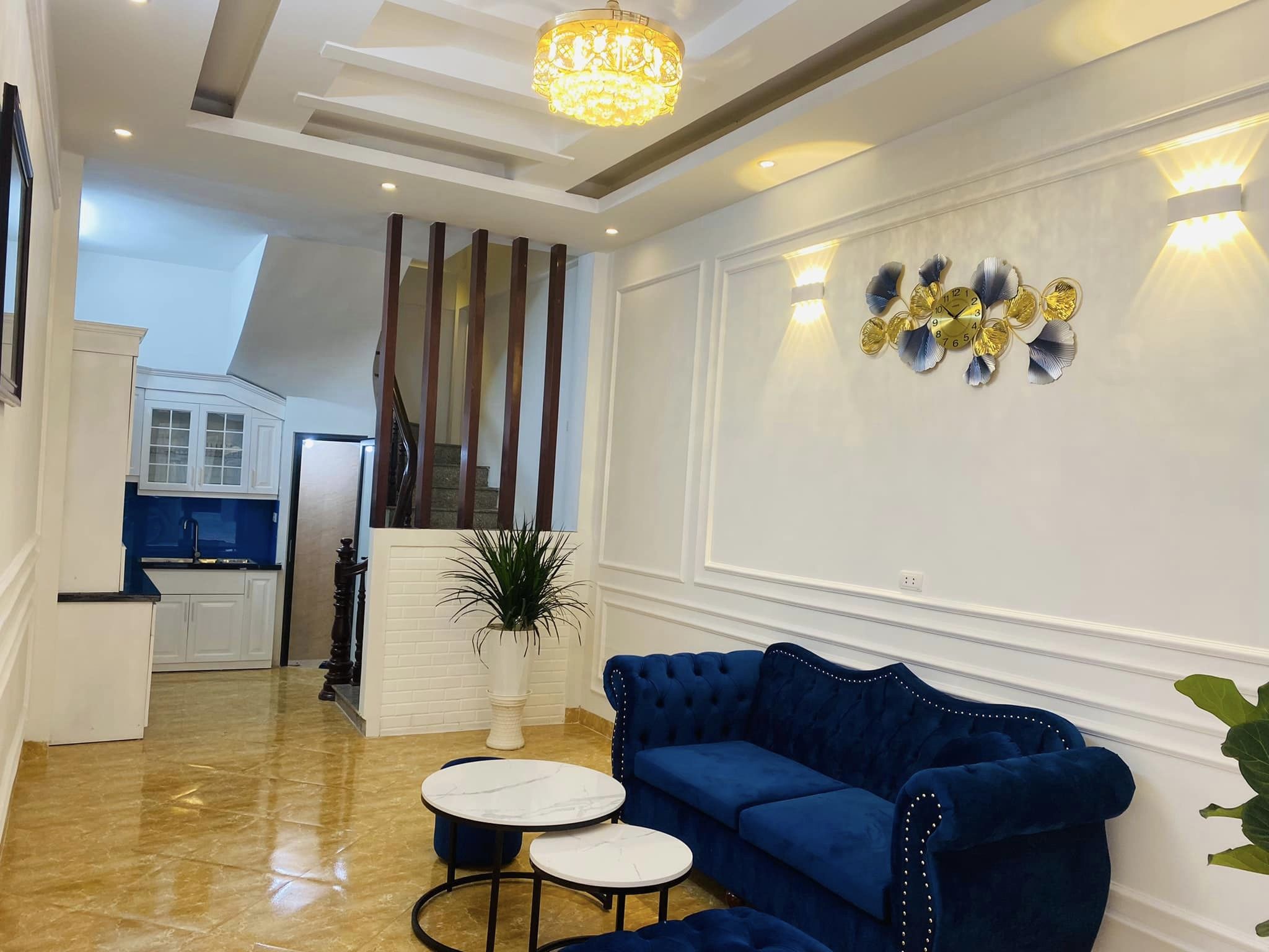 Bán nhà Xuân Thủy 4.2 tỷ 35M 5T Lô góc thoáng sáng vô cùng, ở sướng