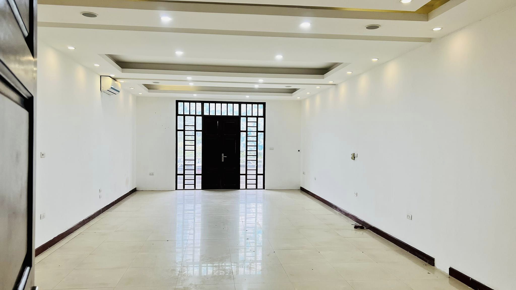 Mặt phố Trung Kính, Cầu Giấy: 84m2 6 tầng, thang máy, KD giá 67,5 tỷ.