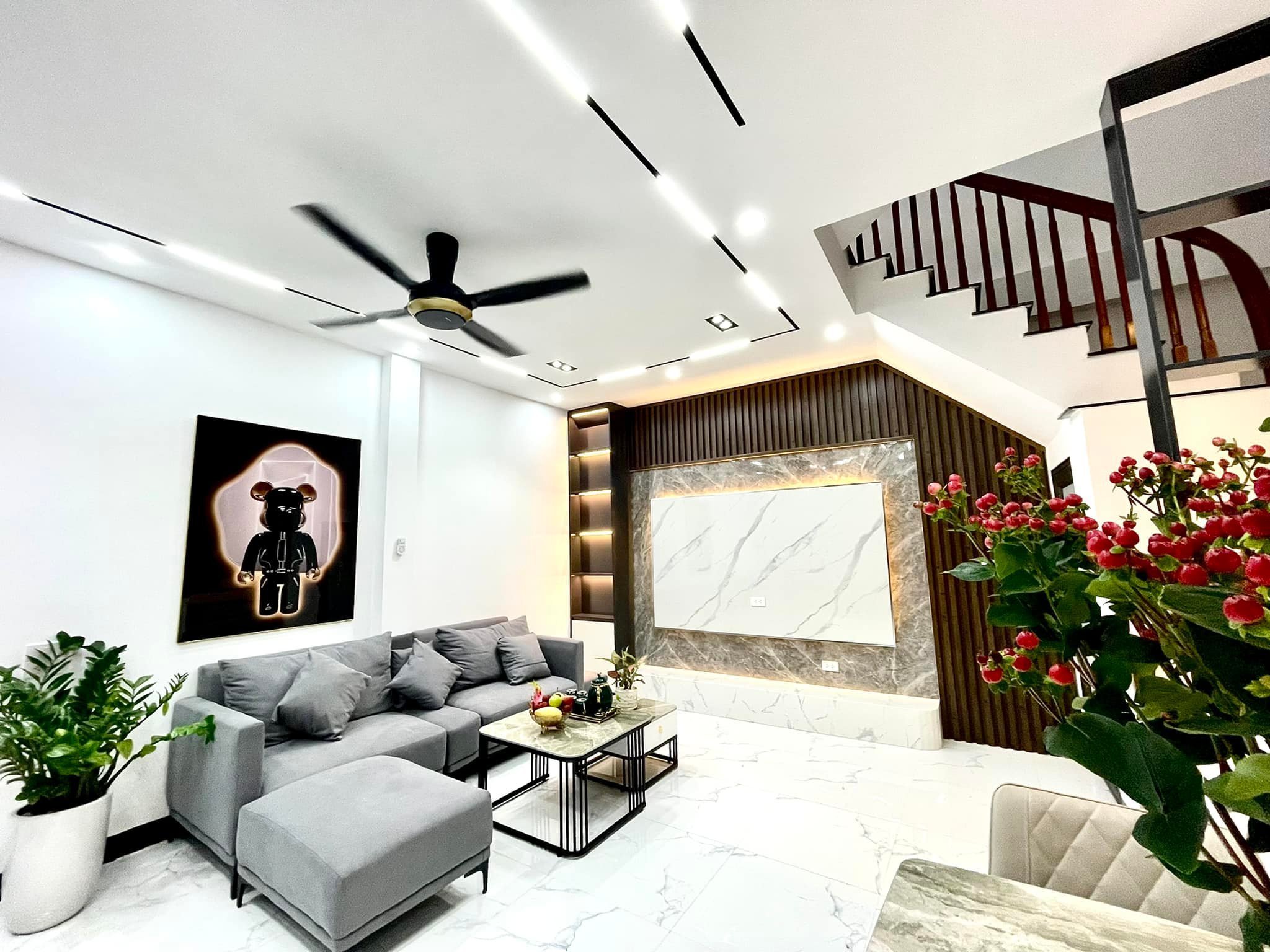 Nhà đẹp TRẠI CÁ , SIÊU THOÁNG , sân RỘNG oto, 50m2 , CHỈ 4.3 tỷ