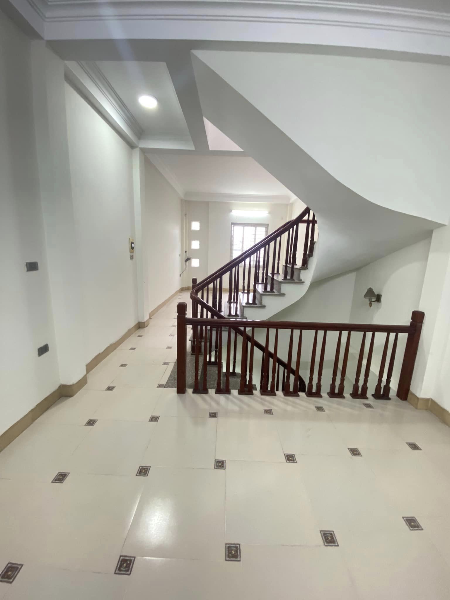 Chính Chủ Bán Nhà Phú Diễn 4 tỷ , 35m2 x 5 tầng, MT 3,8M, gần phố ,ngay Hồ Tùng Mậu, Đẹp