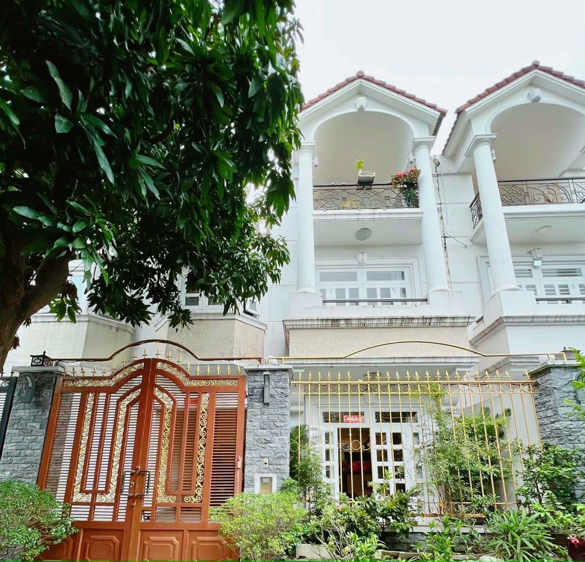 Bán Biệt thự quận Tân Phú. DT 8x18, nhà đẹp, khu an ninh. Giá 18 tỷ thương lượng