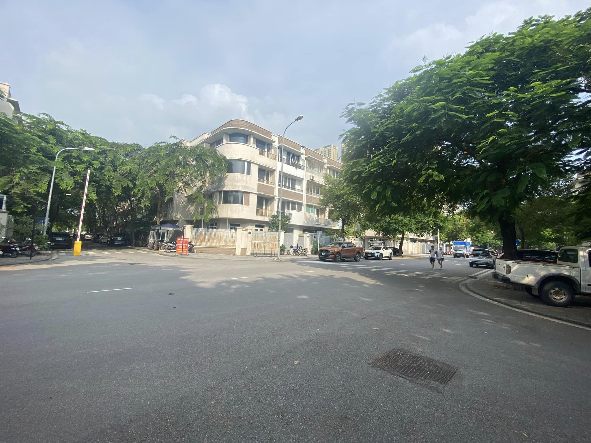 KĐT AN HƯNG HÀ ĐÔNG NHÀ LIỀN KỀ_NỘI THẤT NHẬP KHẨU SIN XÒ_PHÂN LÔ_ĐƯỜNG Ô TÔ TRÁNH_VIA HÈ RỘNG_XÁCH VALI VỀ Ở LUÔN