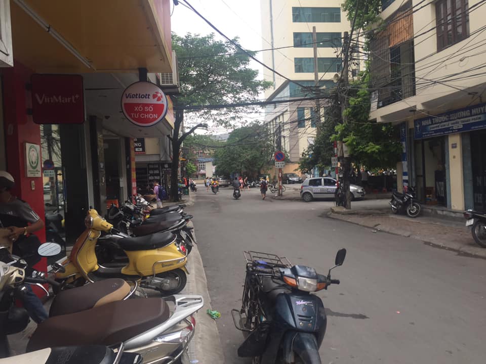 Nhà Nguyễn Trãi chục cái ô tô đỗ cửa, kinh doanh tốt, dt 25m2x5t, mt 3.5m, 3.9 tỷ.