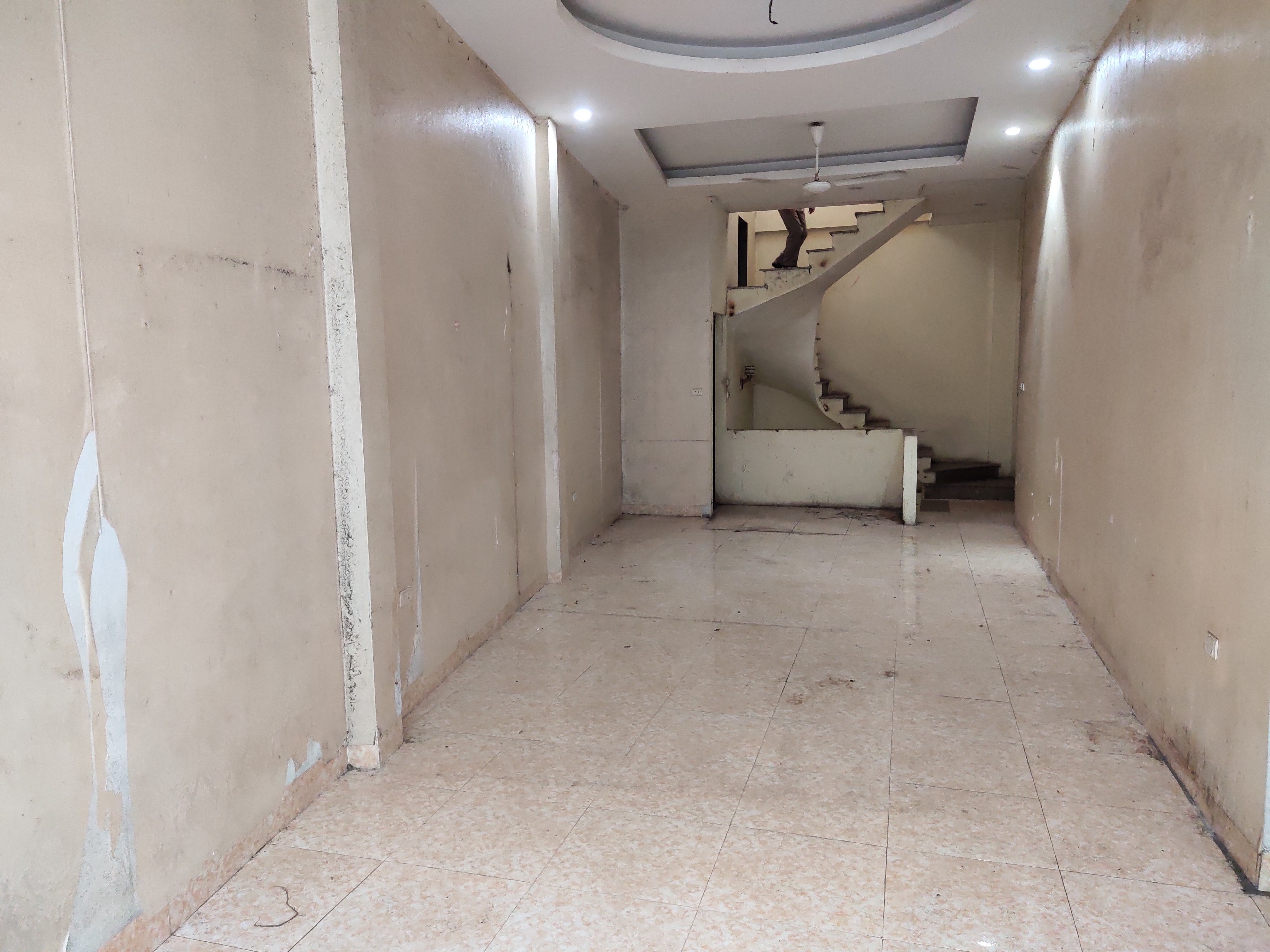 CHO THUÊ NHÀ MẶT PHỐ PHAN ĐÌNH GIÓT, NHÀ RỘNG - Ô TÔ - KINH DOANH