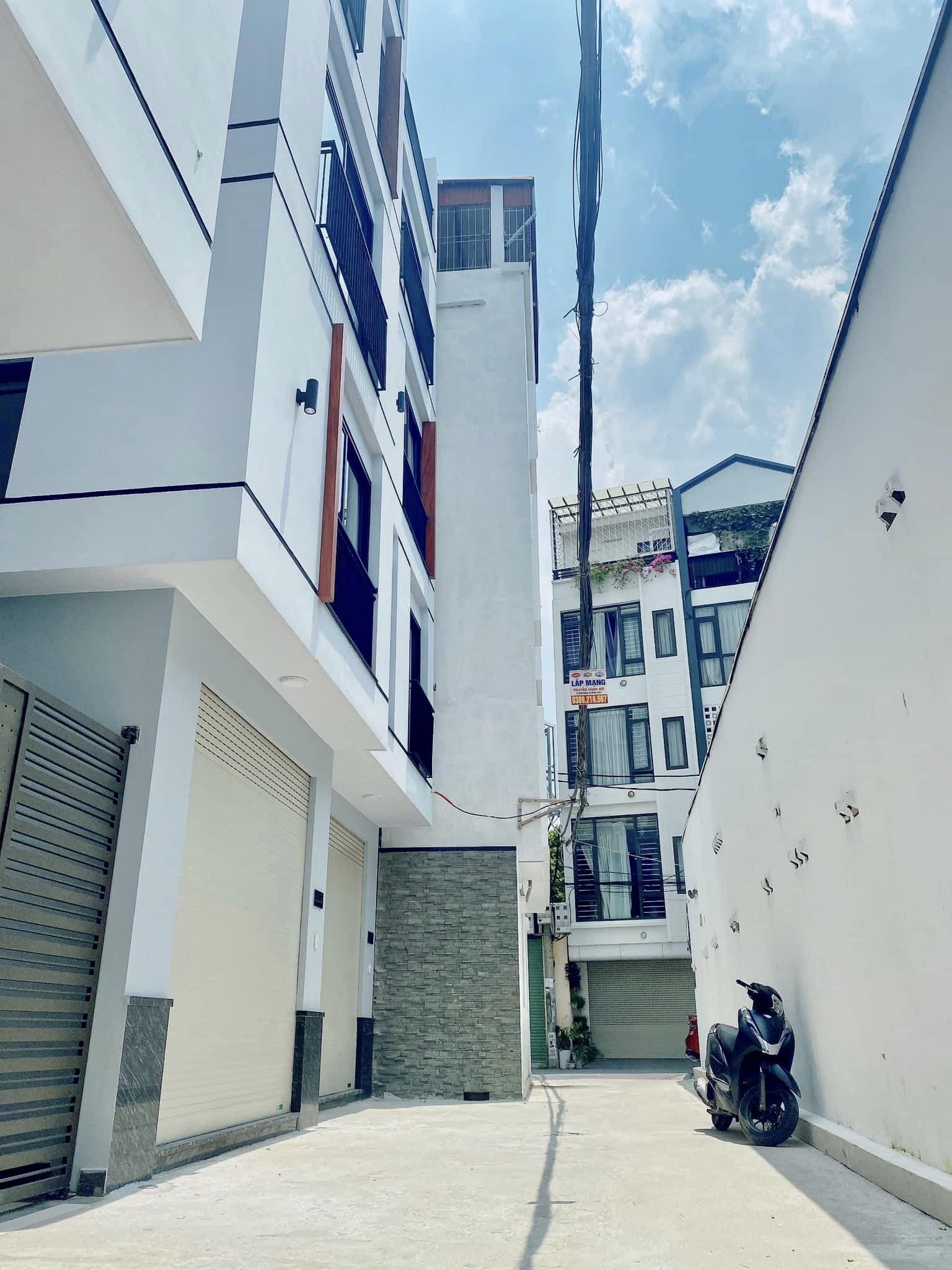 Ngọc Thụy-Long Biên-Hơn 5 tỷ siêu hiếm-Đường ô tô tránh- Cách phố 20m- Kinh doanh Vp