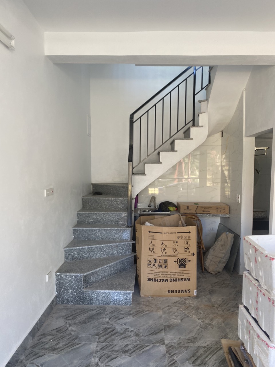 Cho thuê nhà mặt ngõ Hoàng Hoa Thám. Ô tô tránh đỗ ngày đêm, kinh doanh bất chấp. Chỉ 16 tr/th.