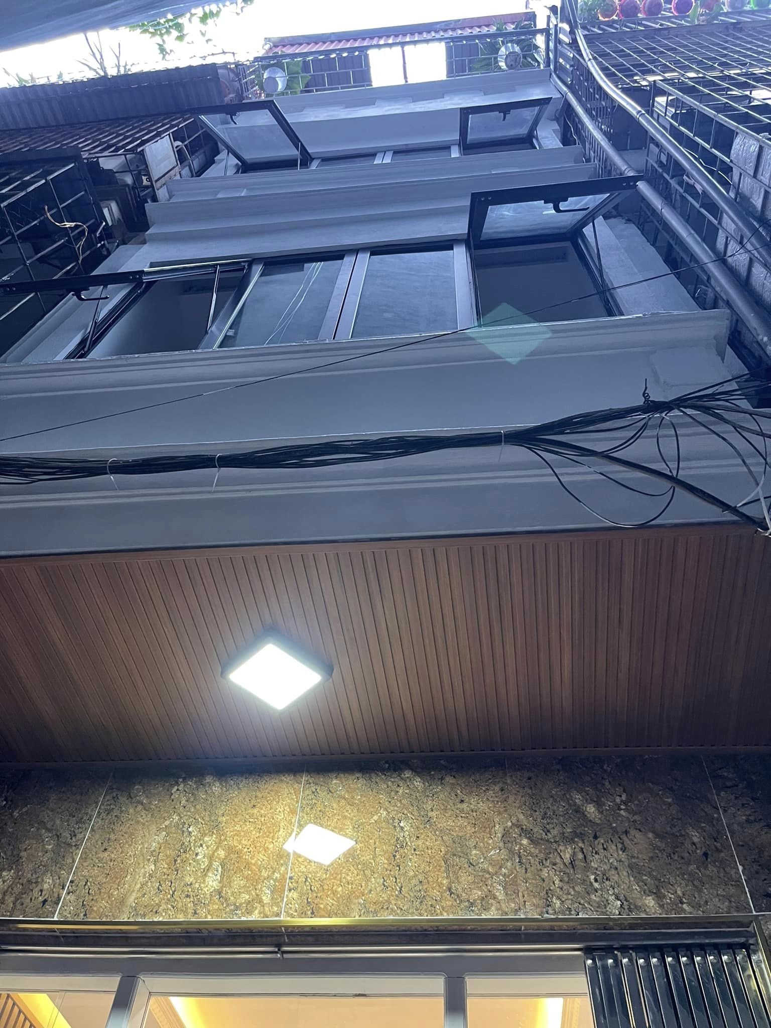 Nhà đẹp ở ngay Nguyễn Khang- 3.9 tỷ thoáng sáng, ở sướng