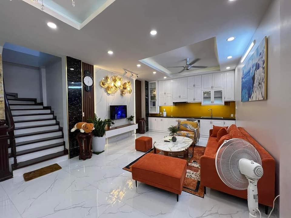 Bán nhà Cầu Giấy 40m2 , 4 tầng , giá 3.99 tỷ nhà mới - mặt đường - ở ngay