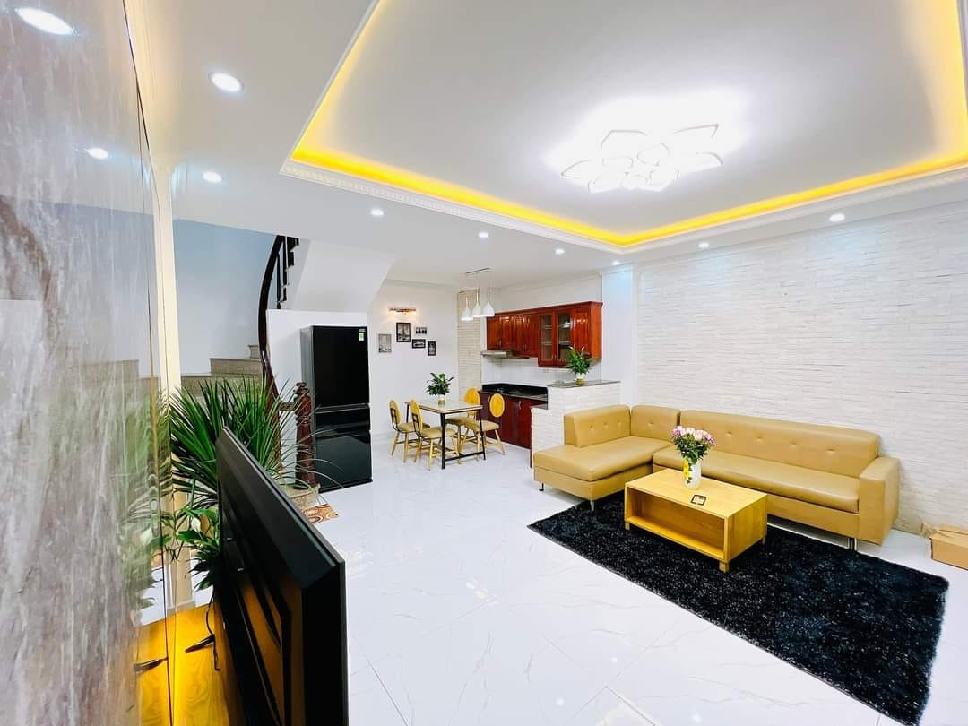 Nhỉnh 4 tỷ có ngay 1 căn nhà Rộng - Thoáng - Thanh Xuân ( DT 38m2 , X4 , MT 5m )