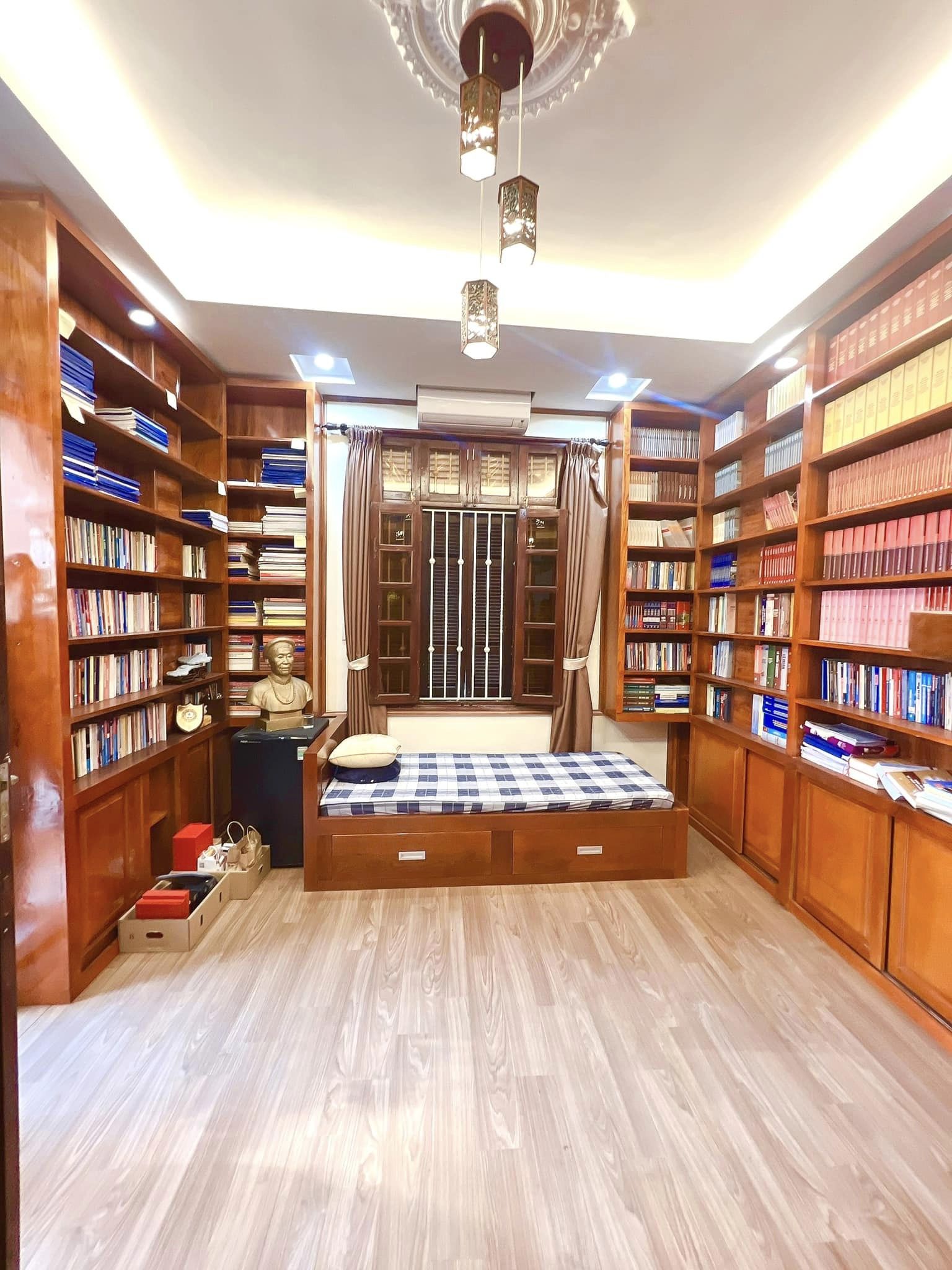 CC bán nhà phố Kim Mã - Ba Đình - DT 48m2 , X4 , Chỉ 5.4 tỷ