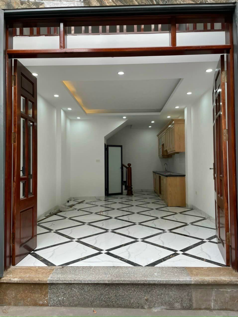 Bán Nhà Tại Nguyễn Phong Sắc - Vị Trí Đẹp - DT 40m2 x 6 tầng x mặt tiền 4.2m - Giá Nhỉnh 5 Tỷ