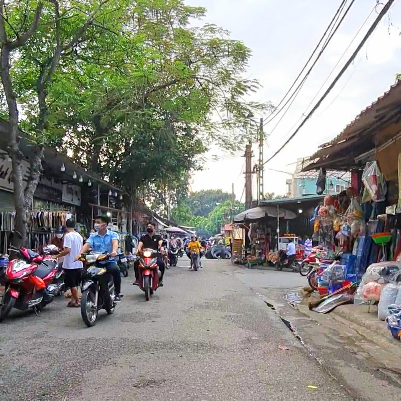 Có Bác nào mua đất Trâu Quỳ, Gia Lâm đường ô tô tránh tài chính nhỉnh 3 tỷ không nhỉ, em còn 55m2.
