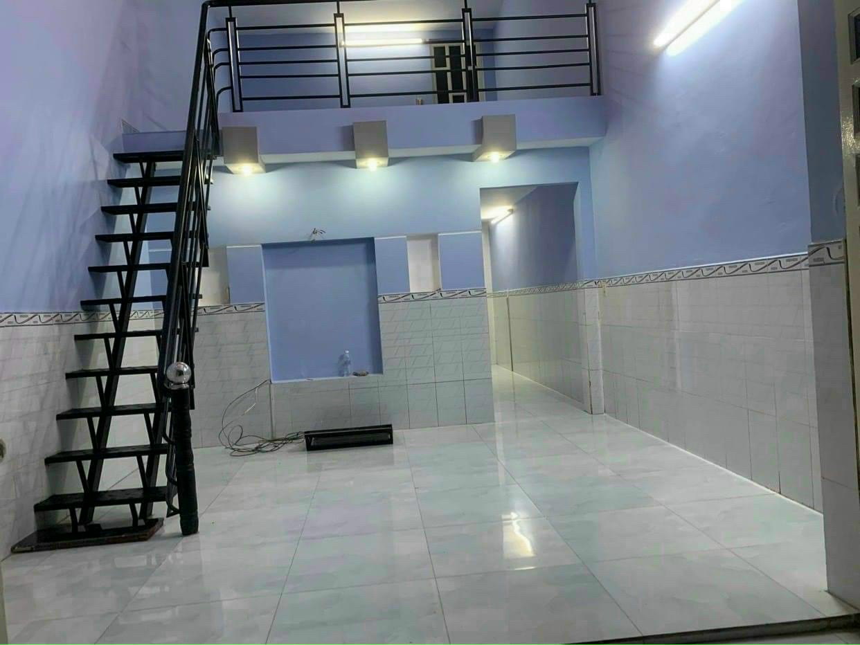 NHÀ CẤP 4 GÁC LỬNG ĐÚC KIÊN CỐ MUA VỀ Ở LIỀN