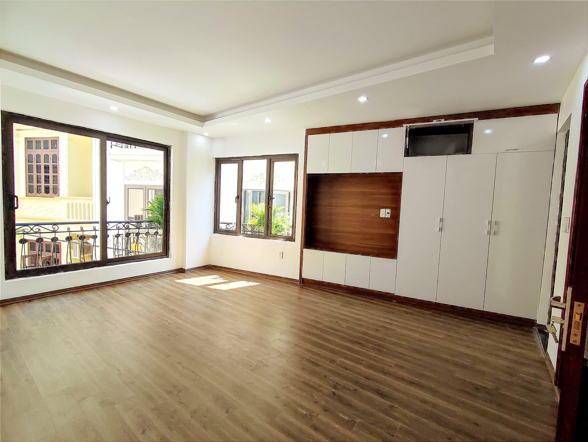 Kinh doanh bất chấp, Mặt phố Phương Liệt