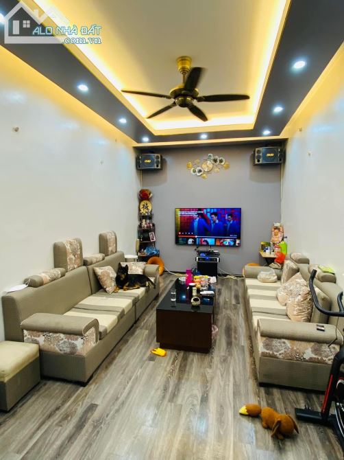 Phố Vip Hiếm Nhà Bán. Cần bán nhà phố Thái Hà, Đống Đa. DT 56m , 4 Tầng.