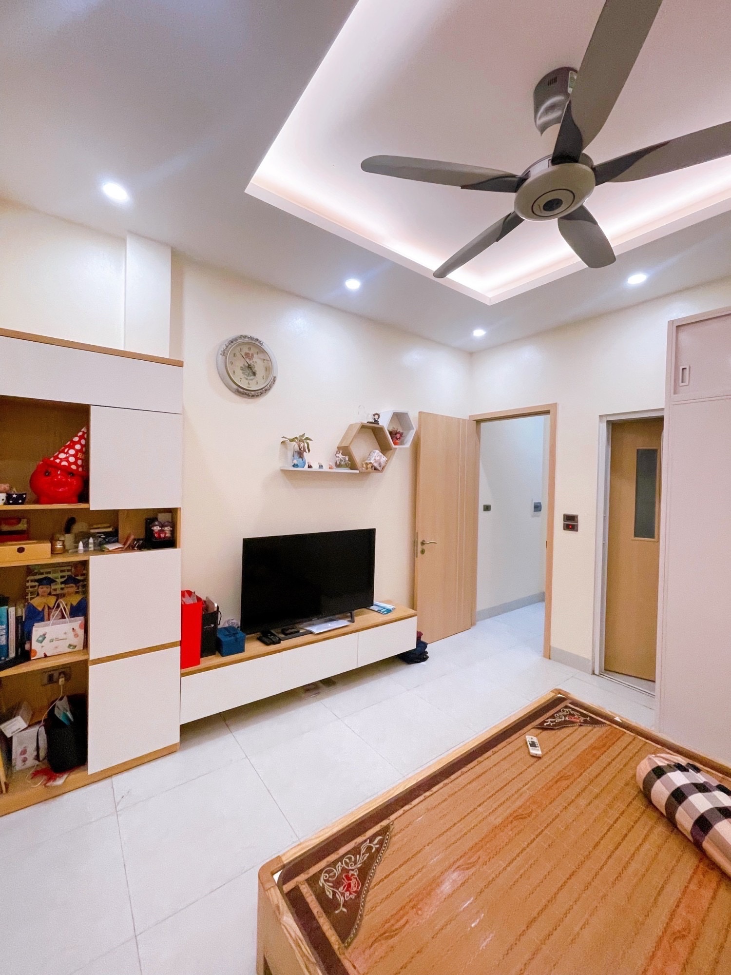 NGÔ QUYỀN HÀ ĐÔNG NHÀ 5 TẦNG 46M Ô TÔ VÀO NHÀ 7 TỶ