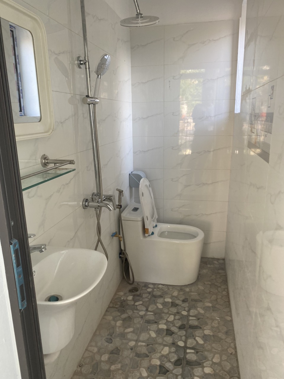 Cho thuê nhà mặt ngõ Hoàng Hoa Thám, Ngọc Hà. Ô tô tránh kinh doanh bất tận. Chỉ 15 tr/th.