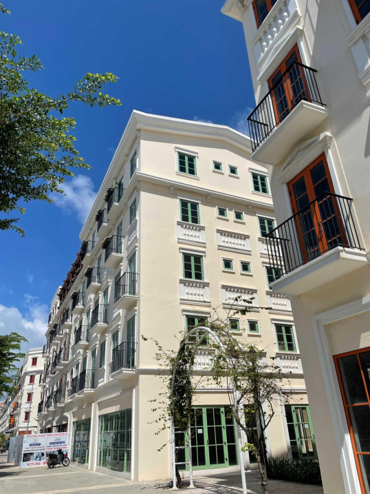 Cần bán gấp nhà phố 5 tầng đất sở hữu lâu dài tại trung tâm An Thới. Cách ga đi cáp treo chỉ 300m, giá 8 tỷ