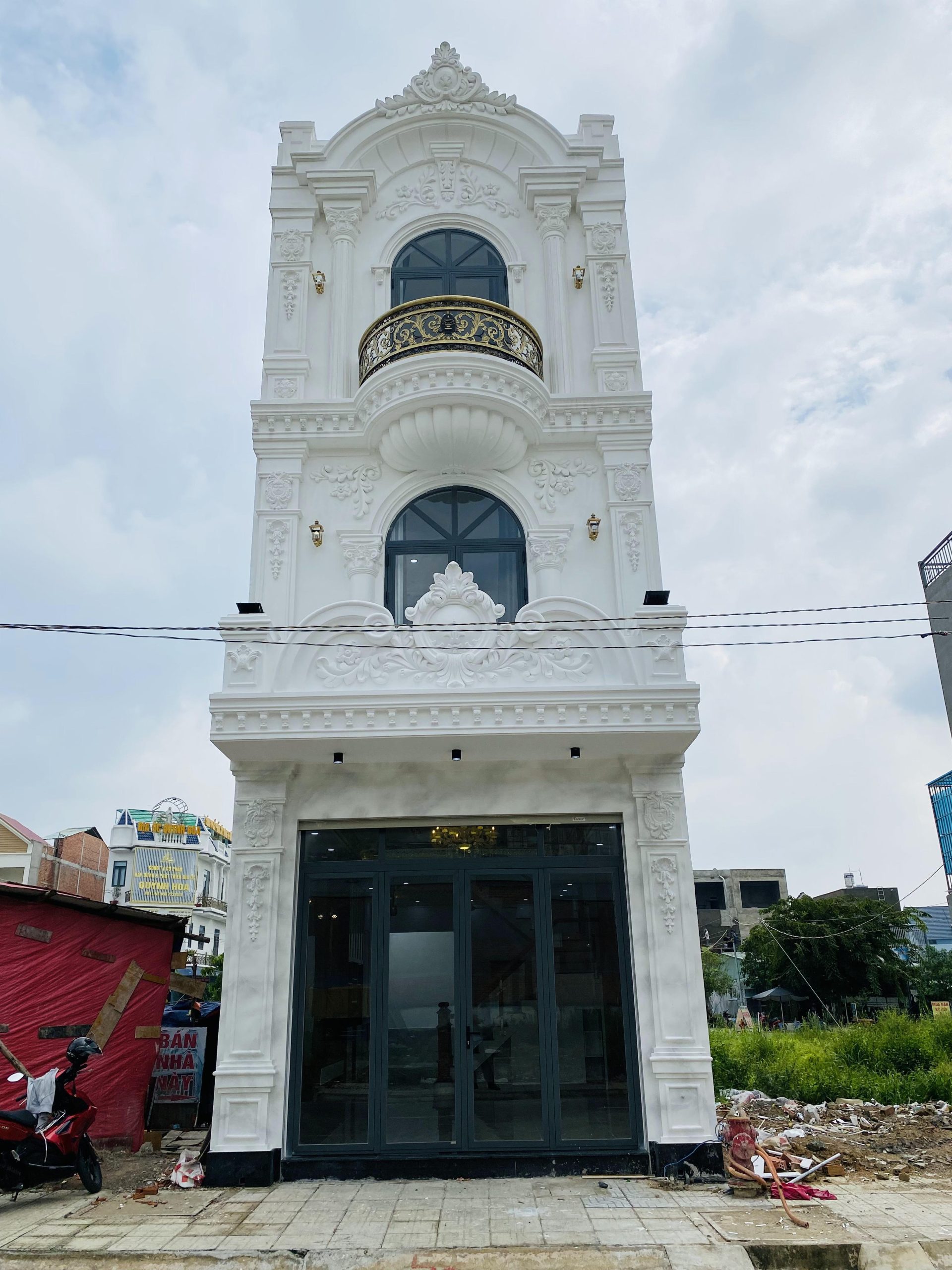 Bán Nhà Tân Cổ Điển 80m2 - Giát Vàng - Vạn Người Mê