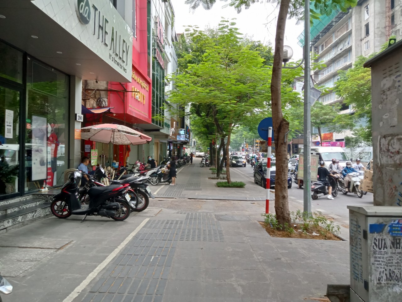 Cho thuê ngà 4 tầng khu vực Thái Hà, mặt tiền 4m