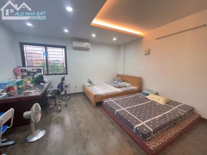 ngõ 850 Láng 51m 4 tầng MT4m 4 ngủ đầy đủ công năng, trước nhà hơn 4m rộng rãi thoáng mát