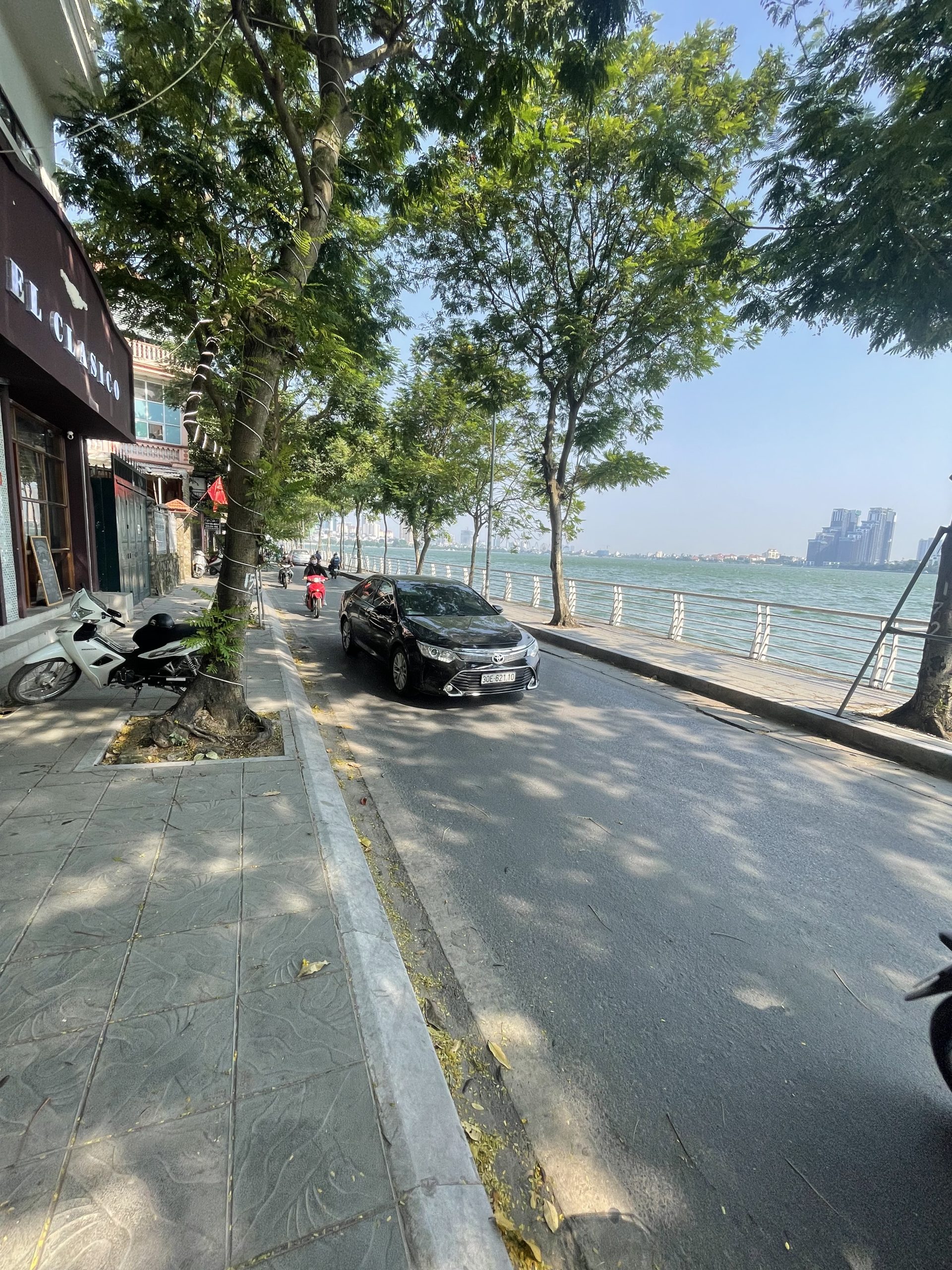 Bán Nhà Trích Sài Quận Tây Hồ sát Hồ Tây, Ô tô Tránh, 5 tầng giá 12 tỷ, Ở yên tĩnh.