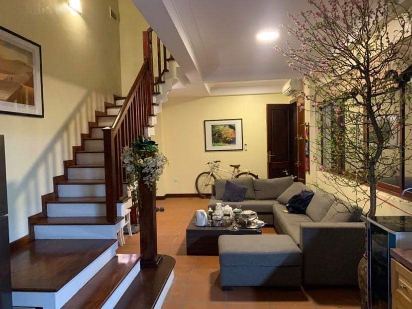 Bán nhà Hoàng Quốc Việt - Cầu Giấy, Ô Tô đỗ cửa 68m2 * 5T, MT 4.5m, Chỉ 9.5 Tỷ, 20m ra phố