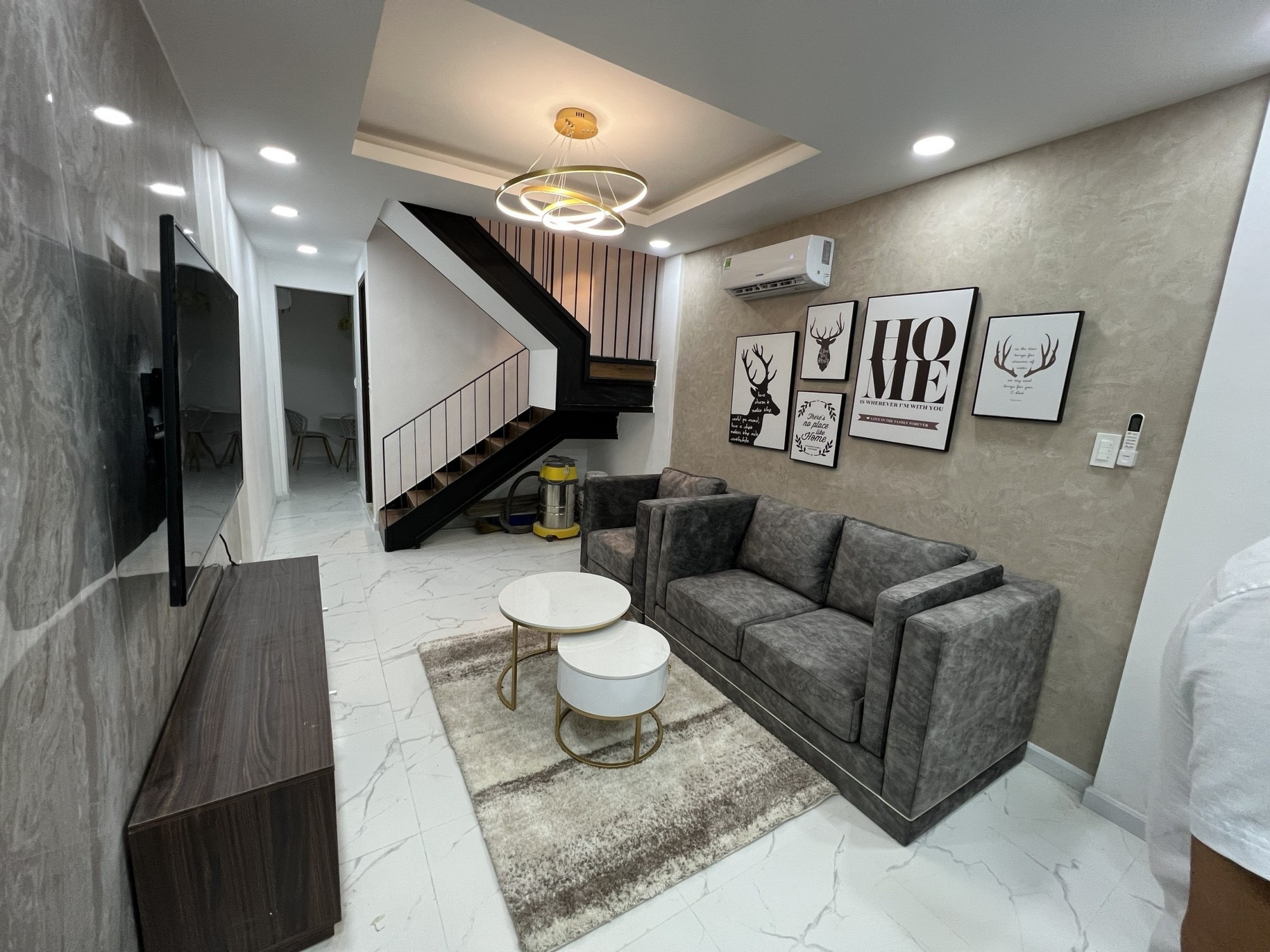 GẤP!!!Bán Nhà Sát HXH CMT8 Q3,42m2,3.8x11,4PN Tặng Nội Thất Giá 4.5 Tỷ