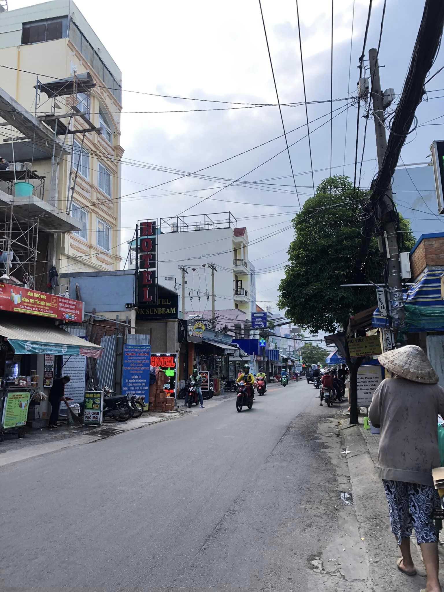 LÔ GÓC 2 MT HẼM XE HƠI-DT 60M2-GIÁ