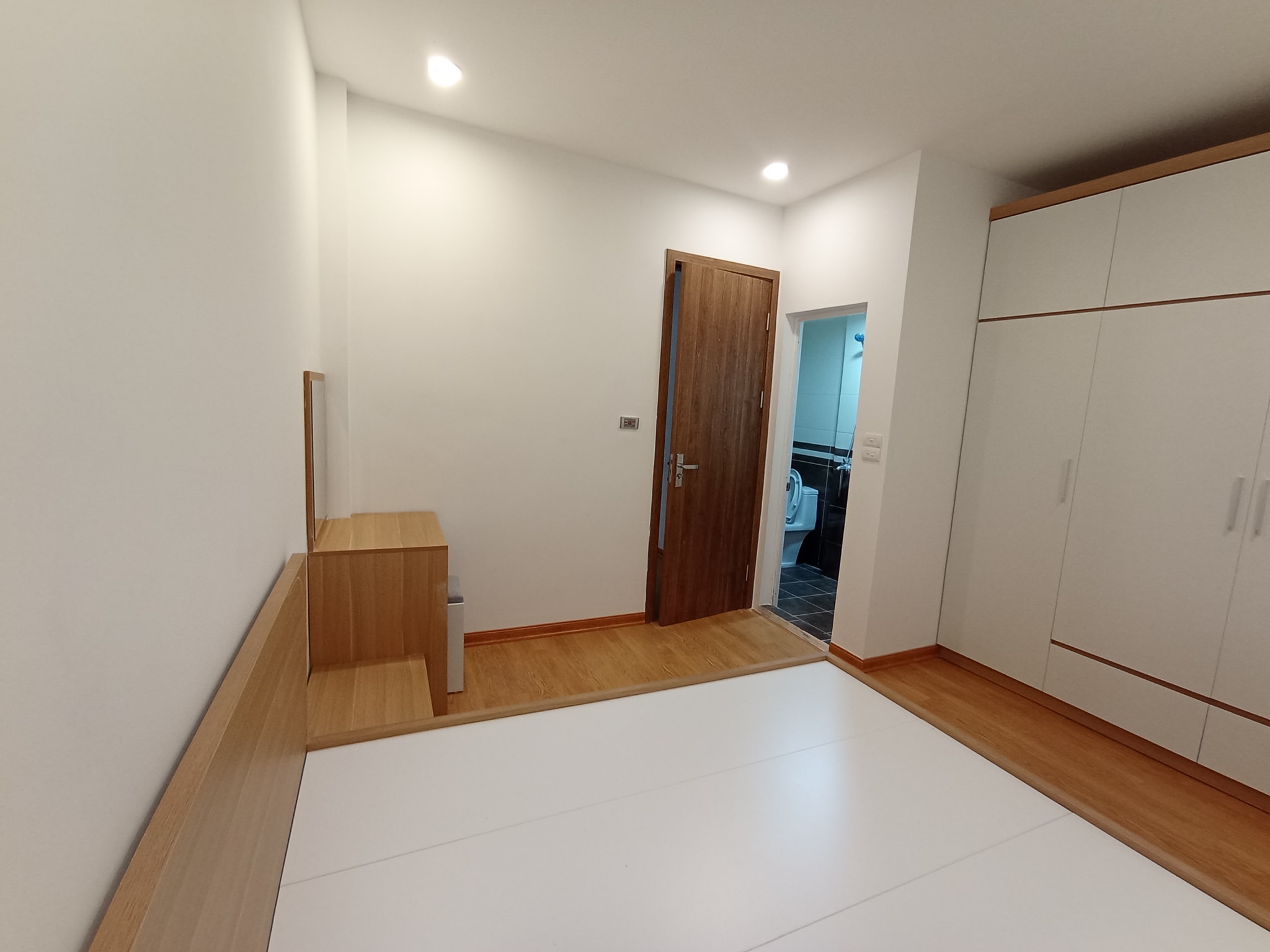 Trung Tâm Mỹ Đình - Nam Từ Liêm - Nhà mới, ở ngay - Ngõ thông gần phố - 40m2 - 4,45 tỷ.