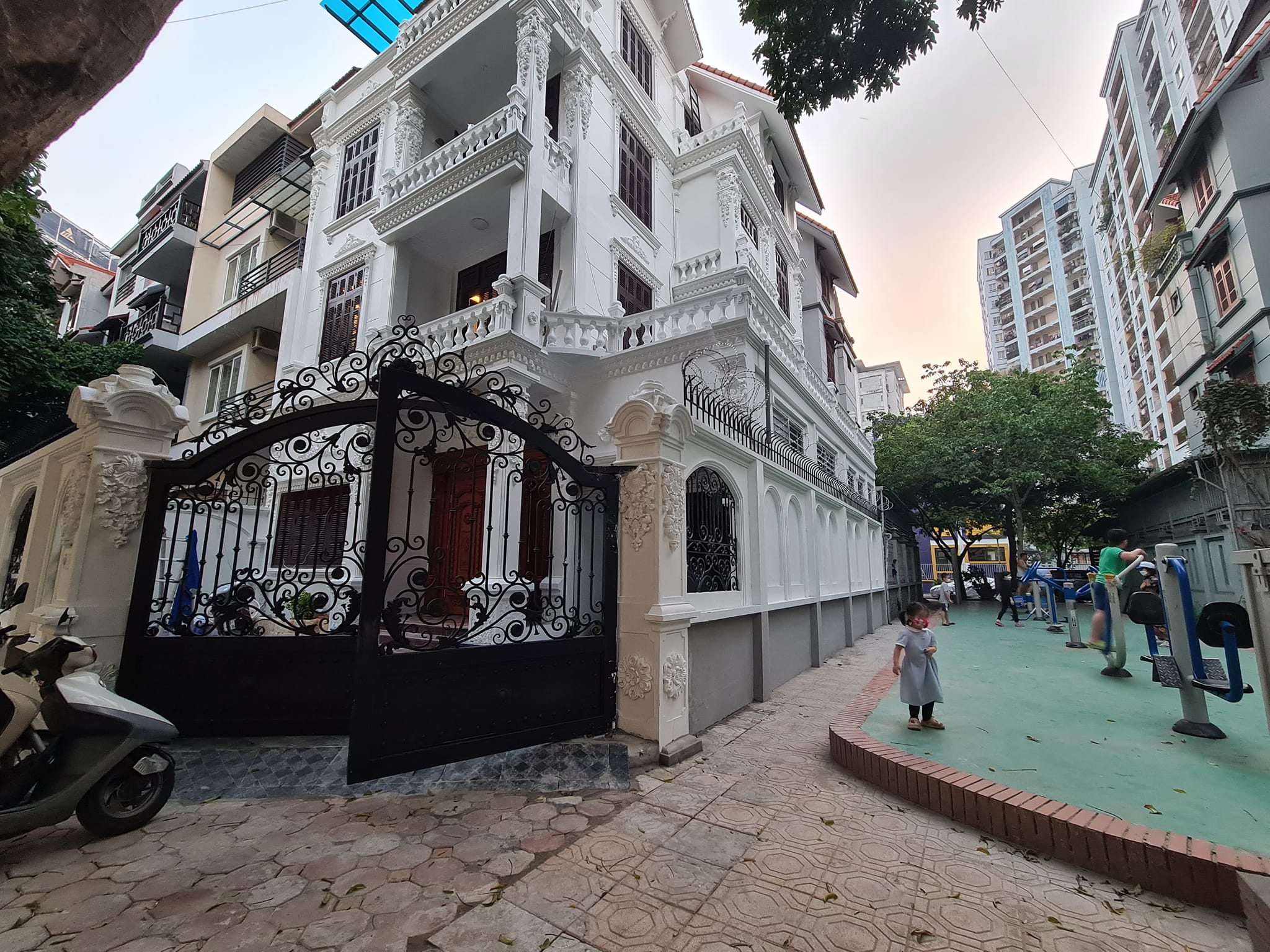 Bán Biệt Thự Mỹ Đình. 175m x 4 Tầng+ Mặt Tiền 9m.Bảo vệ trực 24/24