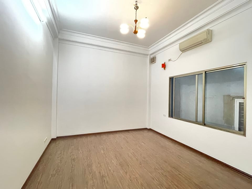 Phố Cầu Giấy 10m ra phố - 6 tầng - ngõ rộng 7m thông - gần ngã 3 - KD chỉ 7 tỷ