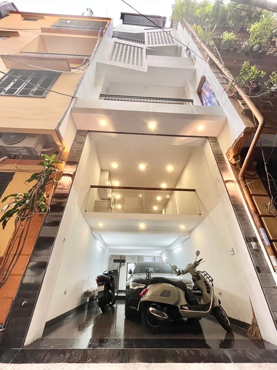 Bán gấp nhà Trần Quang Diệu 12.6 tỷ, 65 m x 7T Gara Ô Tô, Thang Máy, Nhà Đẹp ở ngay