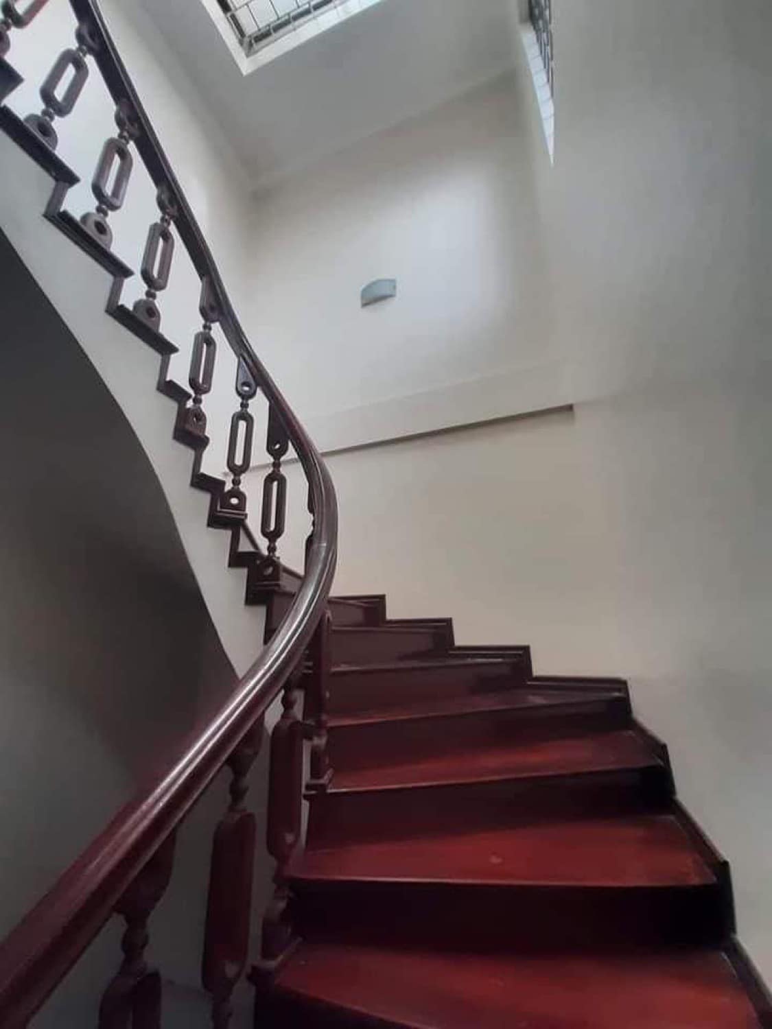 Nhà đẹp Nghi Tàm-Yên Phụ 75m2 5 tầng giá 8,6 tỷ có lùi