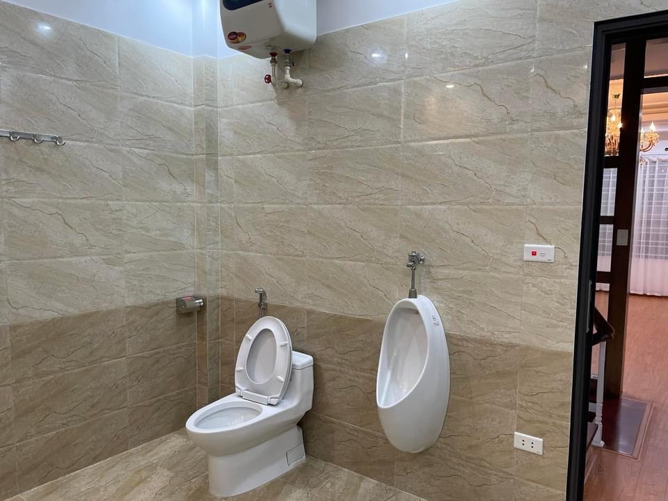 Phố Trần Quốc Hoàn MT9.2m - KD - Ngõ rộng - sầm uất giá 11.9 tỷ