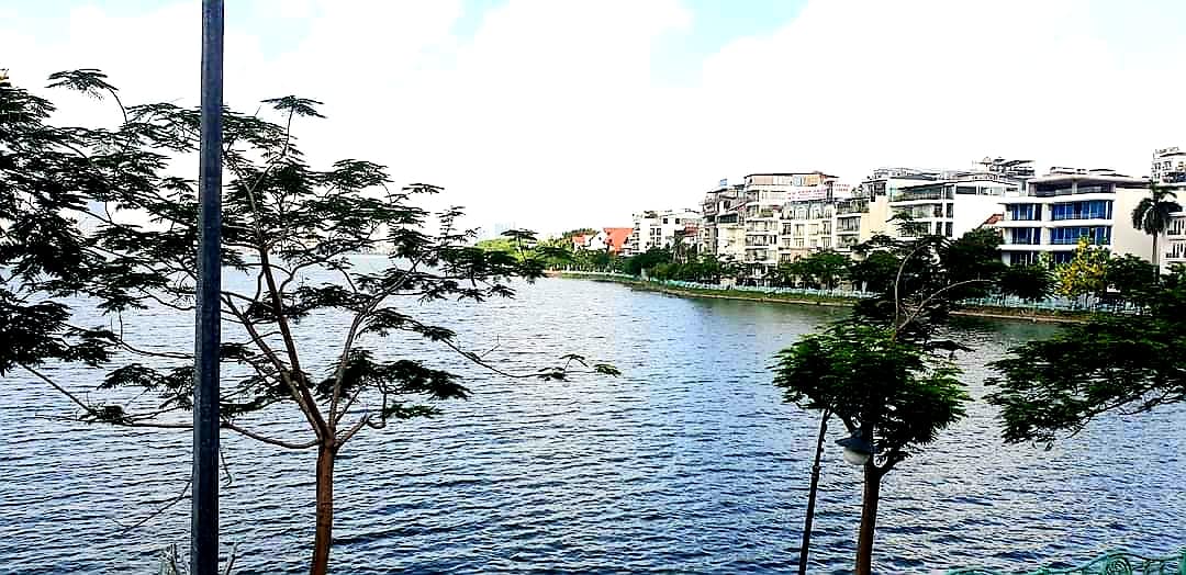 Bán nhà mặt phố Xuân Diệu, Quảng An. View hồ tây thơ mộng, Kinh doanh sầm uất, DT 80m2, giá 61 tỷ